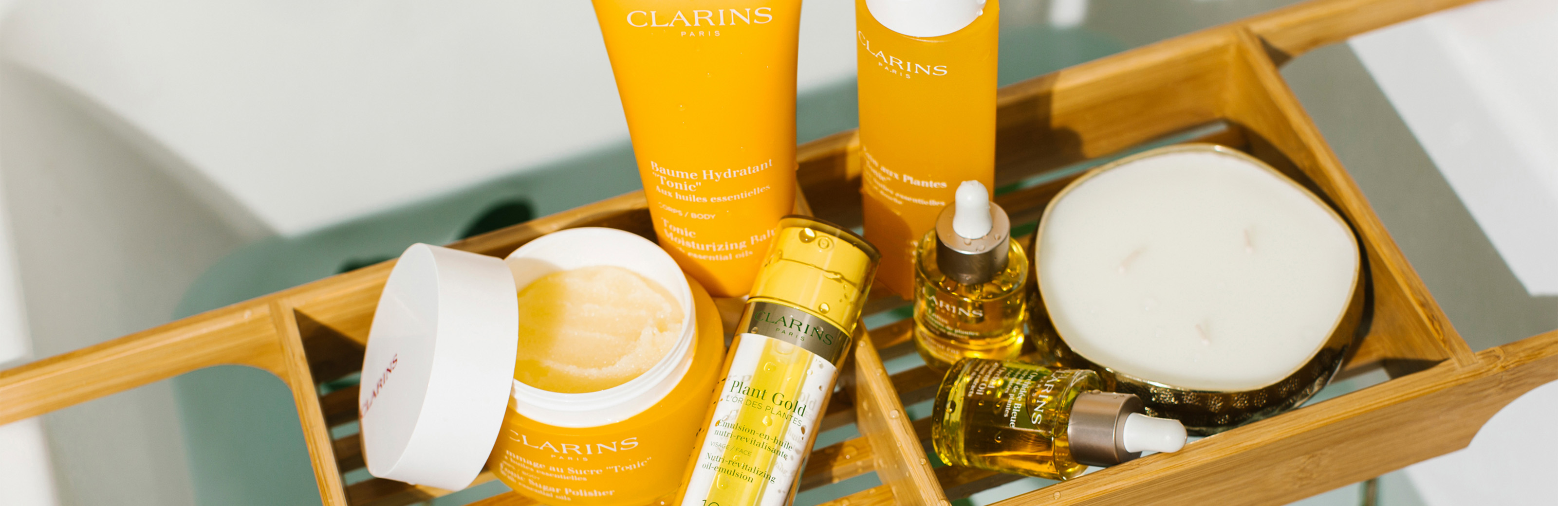 Gagne 1 des 5 bons d'achat Clarins d'une valeur de CHF 200.-