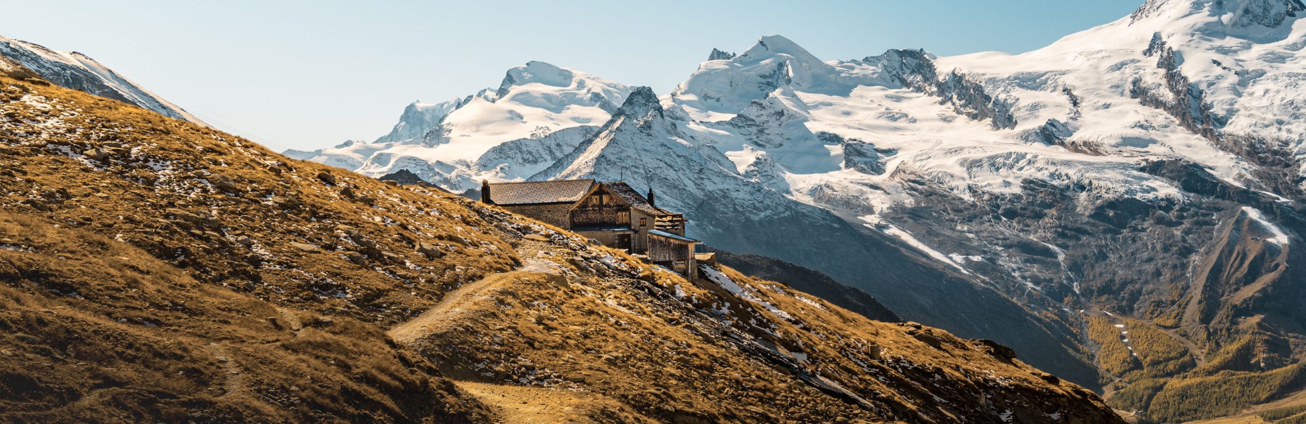 Gewinne 3 Übernachtungen für 2 Personen in einem 4* Hotel in Saas-Fee im Sommer/Herbst 2024