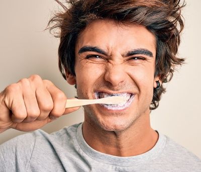 Strahlend weisse Zähne machen nicht nur schön, sondern auch selbstsicher