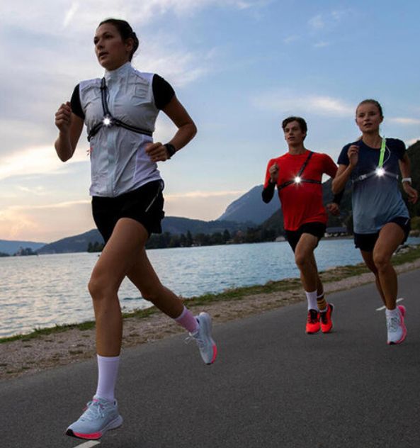 Gewinne mit TCS eine Decathlon Lauflampe um sicher zu joggen